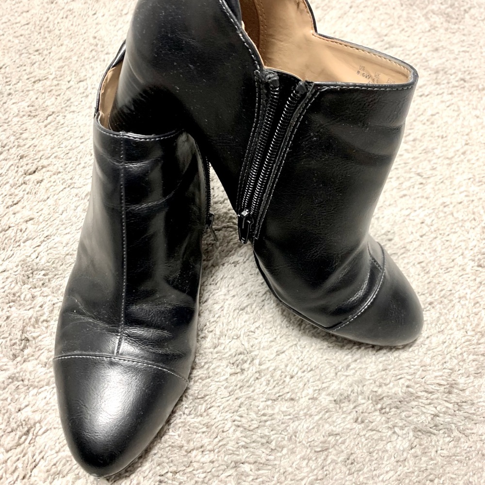 Women’s Naturalizer Black Heeled Booties